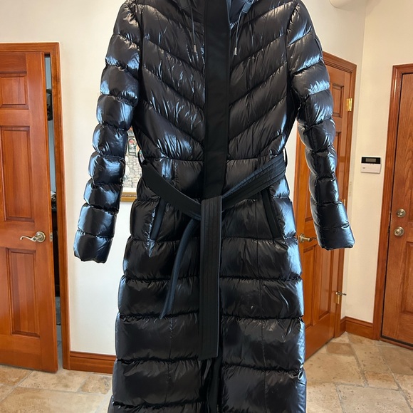SOLD!!!!   Women's MACKAGE CORALIA down coat with hood and sash belt size medium - Picture 2 of 14